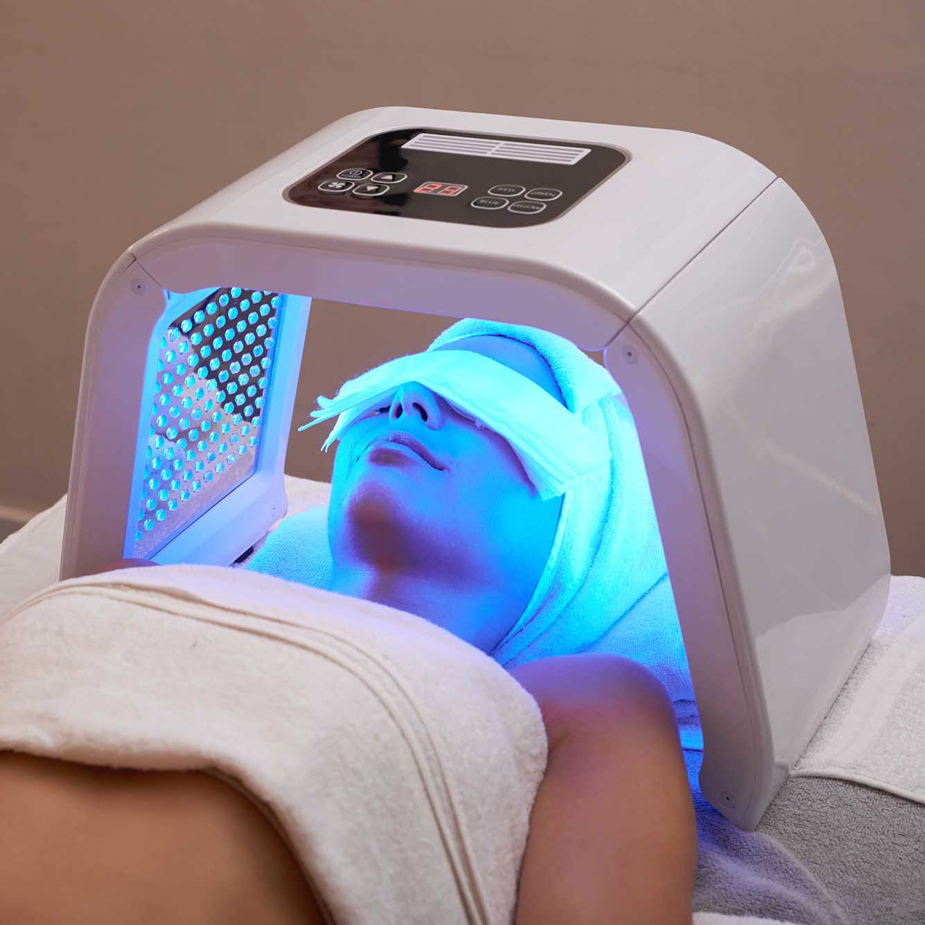 Beaulyco LumaPanel Pro LED light therapy panel – design and build view